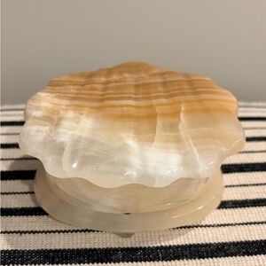 Vintage Carved Onyx Clam Shell Trinket Box - Cream and Honey Tones